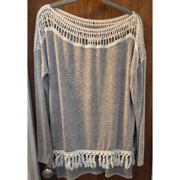 "Boho Breeze Tassel Trim Top"
ENTRO- Small - Picture 2 of 4